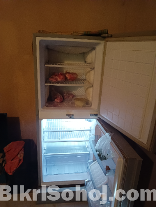 A brand new Vision fridge 180 ltr